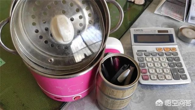 办公室吃酸辣粉被罚款,网友却觉得一点都不委屈,应限制用餐吗?