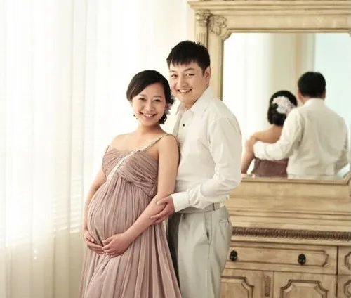 孕妇写真摄影要多少钱 拍孕妇写真的姿势大全