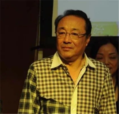 黄晓明父亲黄境清简介介绍 其希望儿子早日生对“龙凤胎”