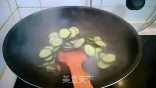 黄瓜炒肉片