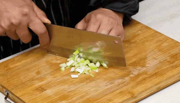 黄花菜炒肉丝的做法 肉丝黄花菜的家常做法