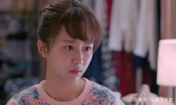 杨紫露脸红毯状态有变,脸部和眼睛都有变化,她最近的状态如何?