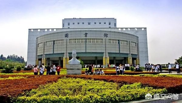 江西中医药大学穷吗