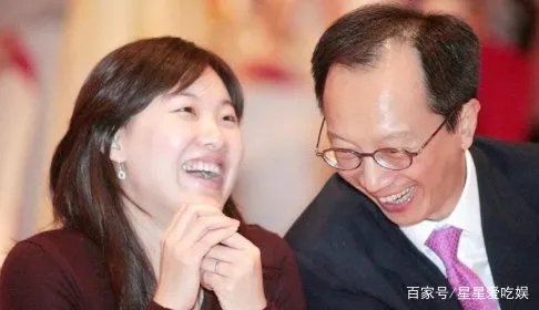 梁锦松被传婚内出轨，伏明霞立即提出离婚，她没有想象中那么傻，你怎么看？