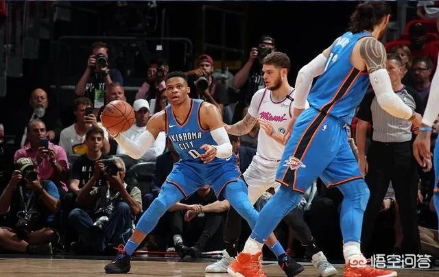 威少对阵热火狂摘18个篮板，如何看待他为了场均三双刷数据的行为？