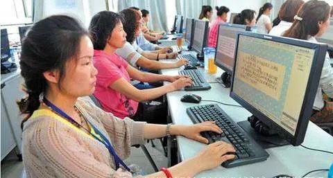 高考出分时间不一样