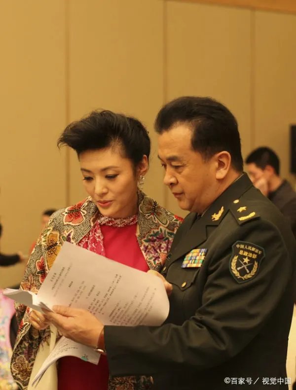 多年不见的黄宏一天内被免职带走,已经六年了,现状令人担忧,怎么回事?