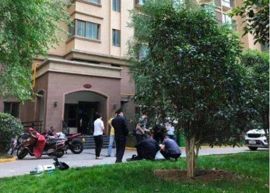 长沙9岁遇害男童舅舅:百余人围观疯子暴行,如果是你们的孩子呢。你怎么看?