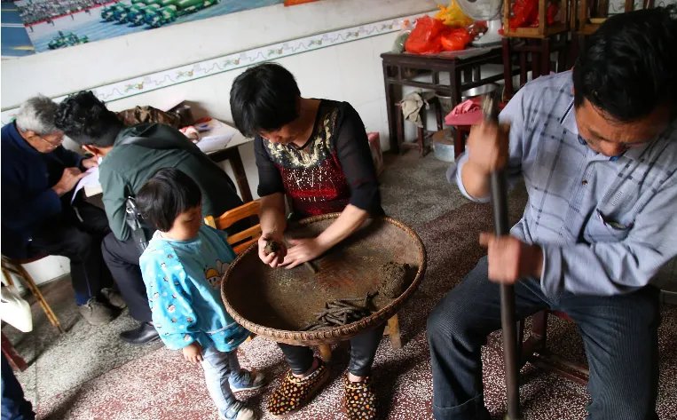 孤寡老人花26万修活人墓是怎么回事?