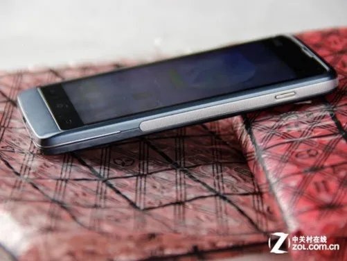 4吋安卓4.0超薄强电 步步高vivo E3评测