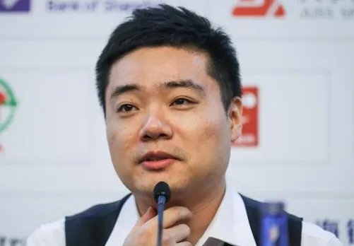 潘晓婷和丁俊晖比赛