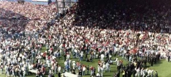 希尔斯堡惨案发生了什么，为什么会导致94位球迷当场死亡？