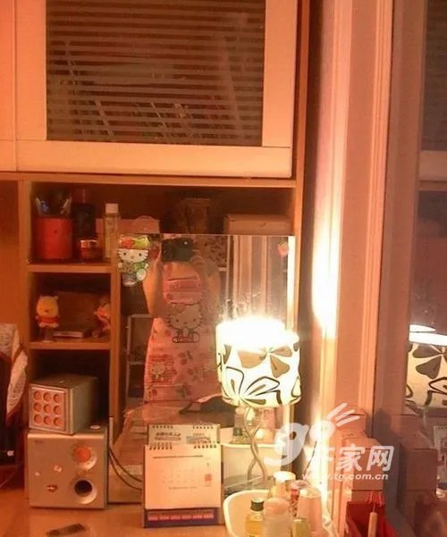 屋主2万巧手翻新 2手旧房惊变可爱小蜗居