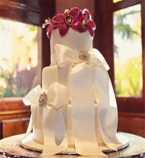 婚礼蛋糕价格大概是多少 订制婚礼蛋糕的注意事项