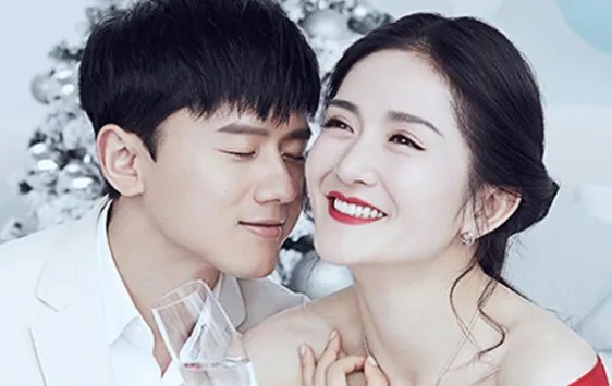 谢娜挺超大孕肚与张杰现身深圳,身材发福明显,被曝疑出境生子是真的吗?