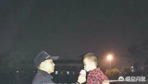 8岁儿子给警察老爸发红包:我用压岁钱,买爸爸一天的陪伴,家庭和工作的时间矛盾如何解决?
