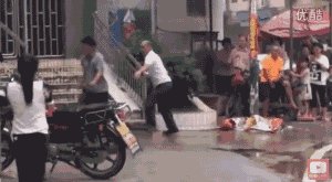 民间高手大街上过招:老外看傻眼（图）