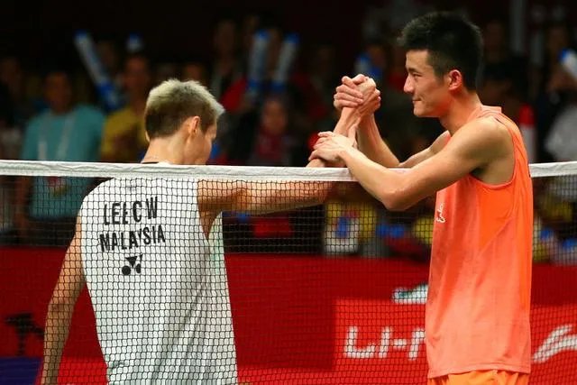 李宗伟打了4次世锦赛决赛，拿到4枚银牌，他分别输给了谁？