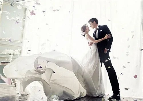 拍结婚照姿势大全 2017最好看的婚纱照姿势