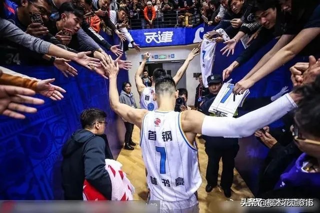 林书豪CBA首秀,砍下25分6篮板9助攻,这样的表现你满意吗?你看好林书豪吗?