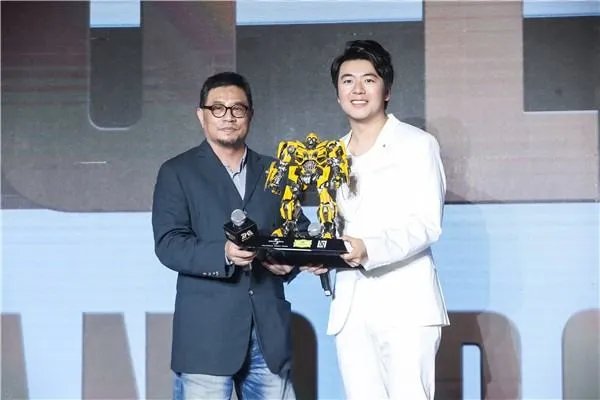 郎朗教妻子说中文,吉娜东北腔有多魔性?