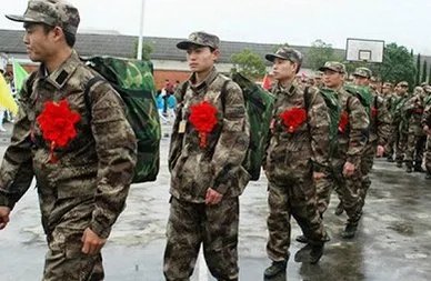 浙江两名高校学生拒服兵役被处罚，你认为该不该强制服兵役？