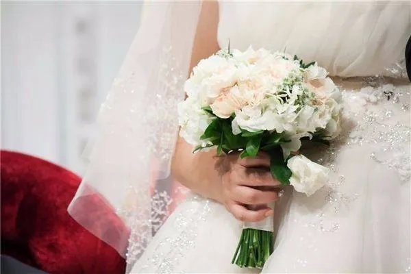 那些不办婚礼的姑娘，会后悔吗？