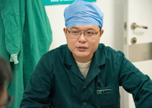 农妇遭马蜂蜇垂危家人正四处筹款  被大马蜂蛰了怎么处理