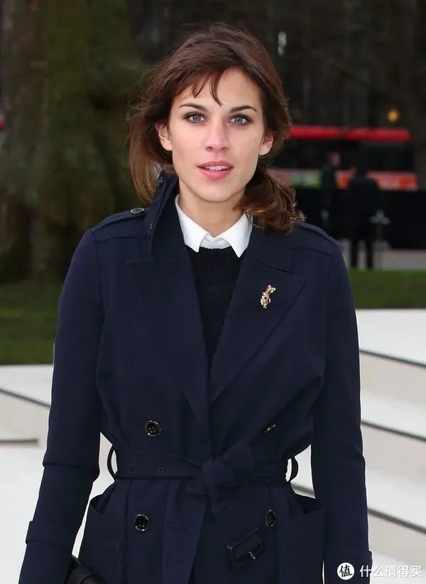 女士胸针怎么佩戴