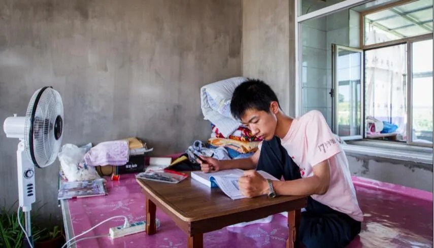 被南开录取的庞贝病男孩还背负巨额的医药费吗？