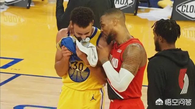 开拓者球星利拉德身上有金州勇士队标的纹身，这是怎么一回事？