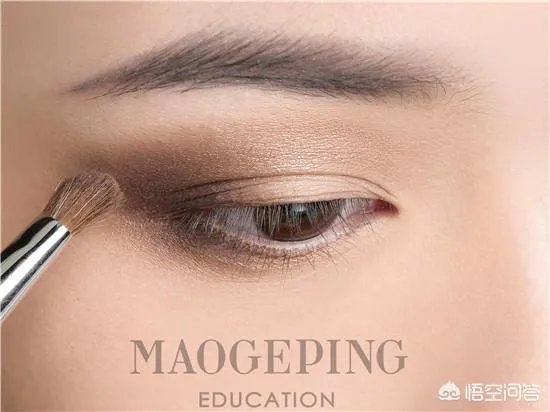 学习化烟熏妆的步骤,清纯优雅的烟熏妆?