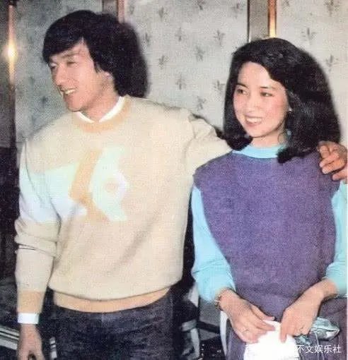 林凤娇深爱成龙这么多年，背后为何全是泪水？