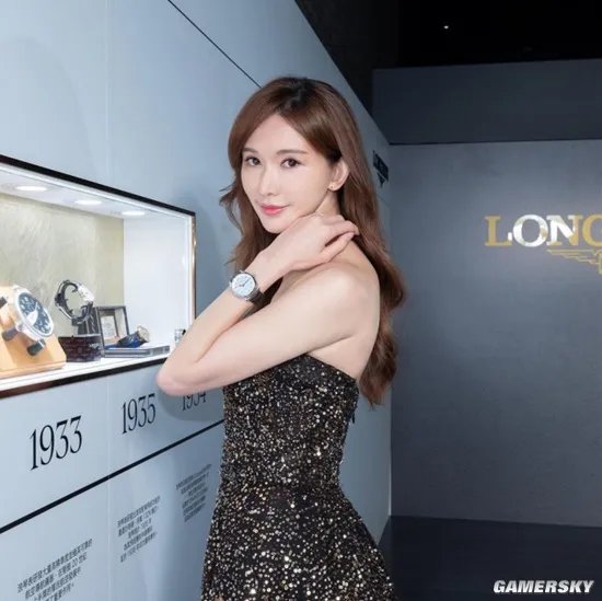 47岁林志玲晒活动美照 身穿长裙优雅知性