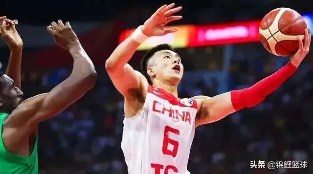 网友翻了郭艾伦和易建联的微博,前者大多是综艺,后者大多是篮球,你怎么看?