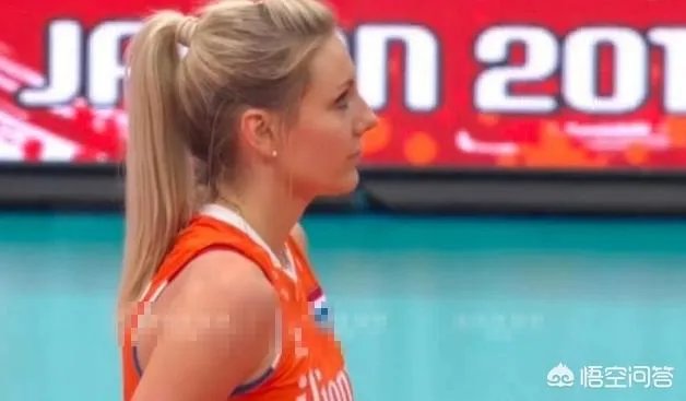 在和中国女排的比赛中，14号荷兰美女球员总被教练单独训话，她是谁？有什么来头吗？