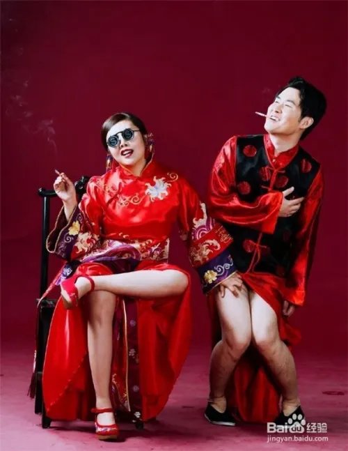 超女纪敏佳结婚了，太着急结婚照没修就发出来了