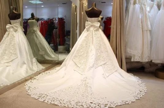 结婚时穿的衣服叫什么 结婚的时候穿的是什么