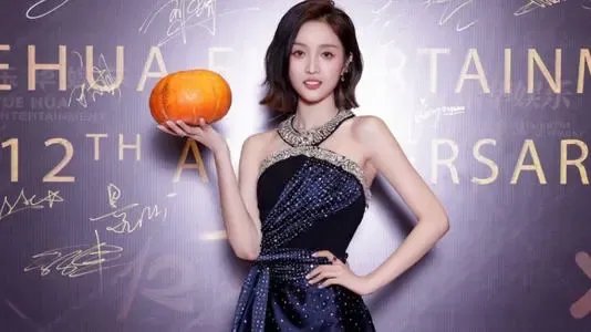 吴宣仪捧南瓜走红毯,这是个什么样的场景?