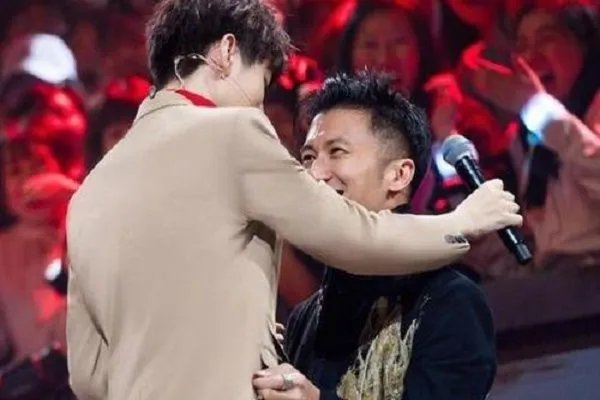 谢霆锋夸王俊凯好man，他为什么这么说？