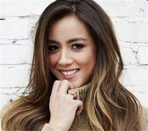 华裔女演员改姓氏 称:中国姓氏会让好莱坞不舒服