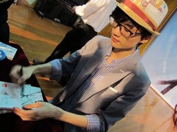 “老夫子带着假发 我不要三寸金莲胡话”这是那首歌曲的曲调？