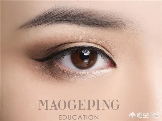 学习化烟熏妆的步骤,清纯优雅的烟熏妆?