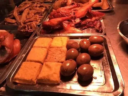 西安一物理学硕士摆摊卖卤味,这是否大材小用了?