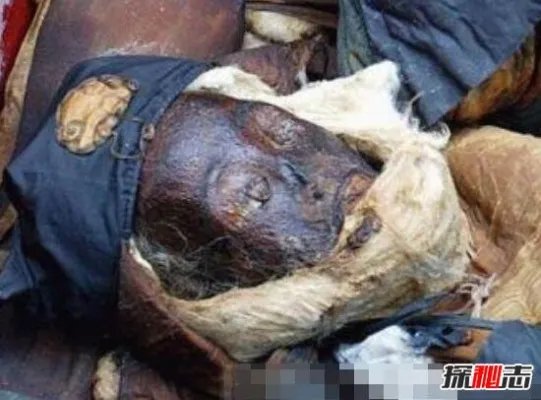 神秘的河南清朝干尸,项城挖出身着清朝官服干尸/五官清晰
