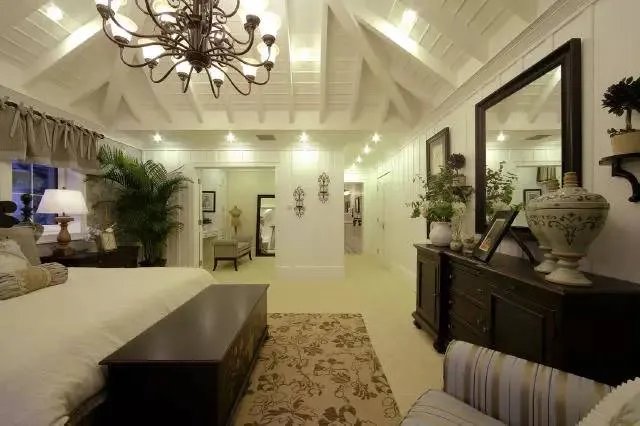 看多了美式乡村别墅，来欣赏一下英伦风的乡村风格吧！