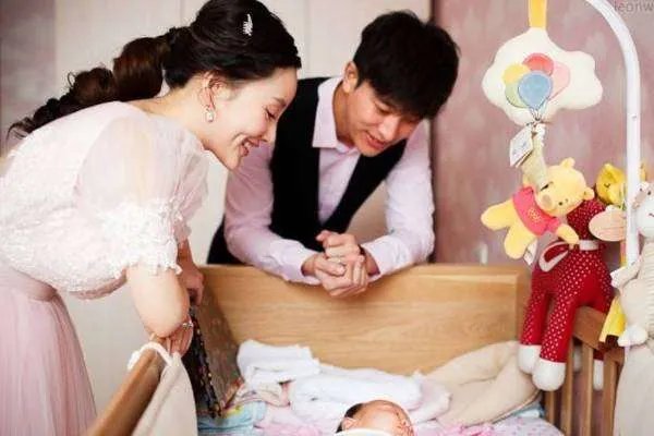 李小璐贾乃亮离婚声明已出!为何李小璐反击网友声称自己不是渣女?