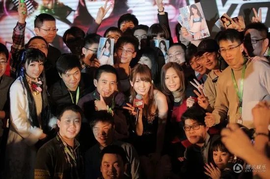 公司年会请来波多野结衣 优秀员工可性福一晚