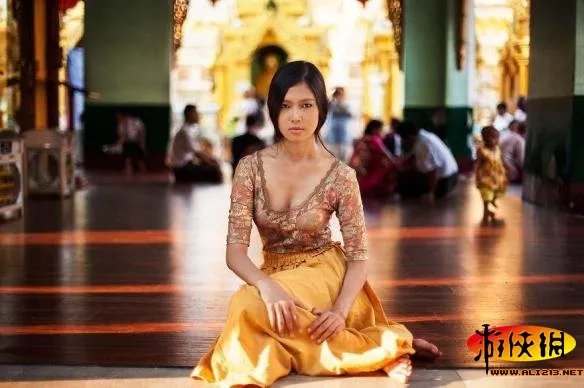 世界美女地图：罗马尼亚29岁女子穷游37国专拍正妹