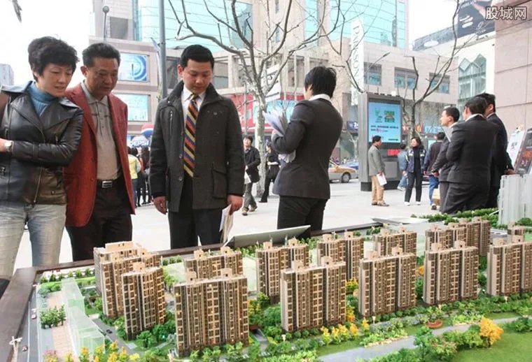 南宁楼市狂欢 多楼盘存“双合同”现象